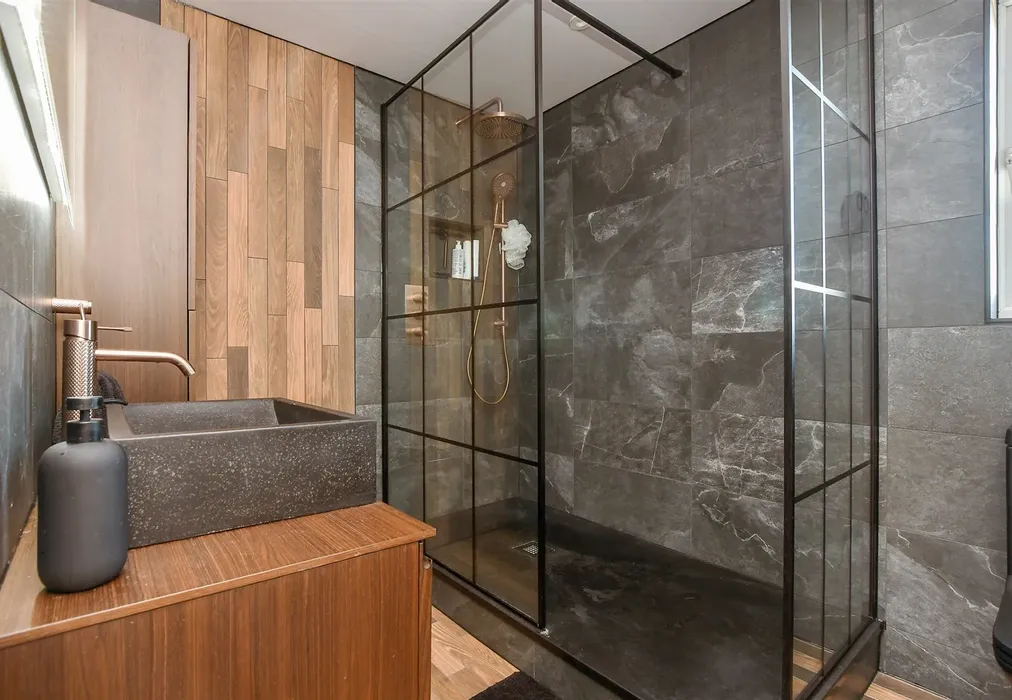 Shower Room - Foreland Avenue, Cliftonville, Margate, Kent - Wards of Kent