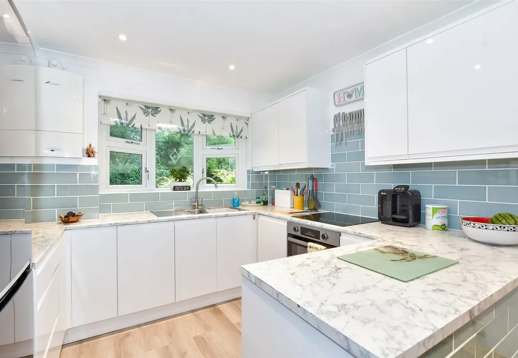 Kitchen/Diner - Plumpton Walk, Maidstone, Kent - Wards of Kent