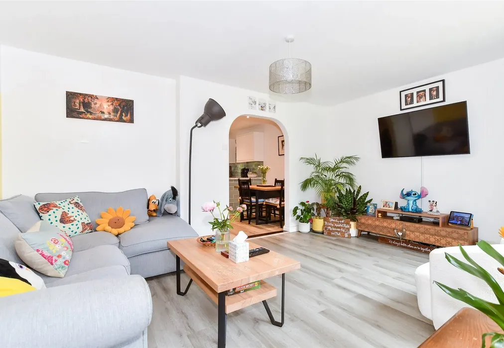 Lounge - Plumpton Walk, Maidstone, Kent - Wards of Kent