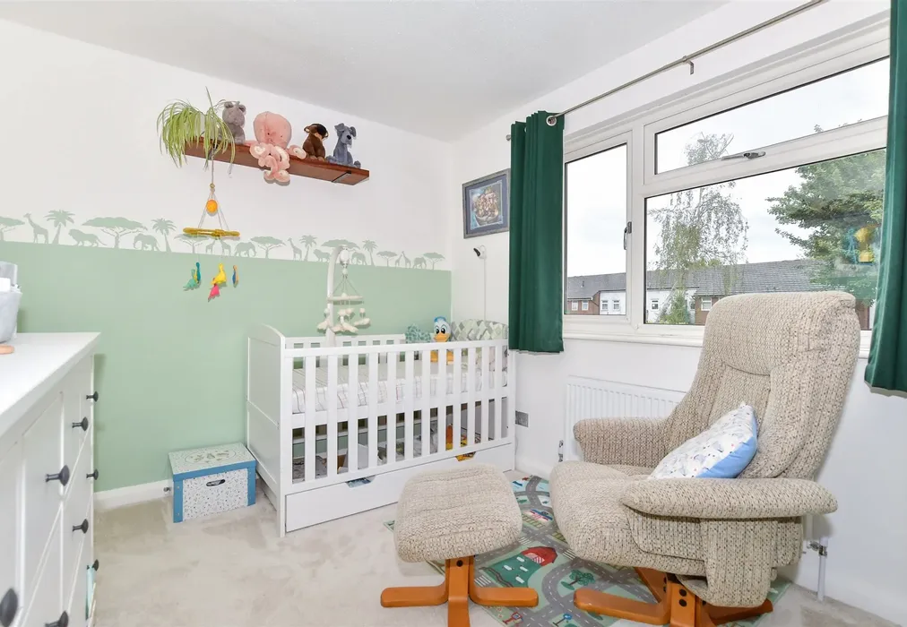 Bedroom 1 - Plumpton Walk, Maidstone, Kent - Wards of Kent