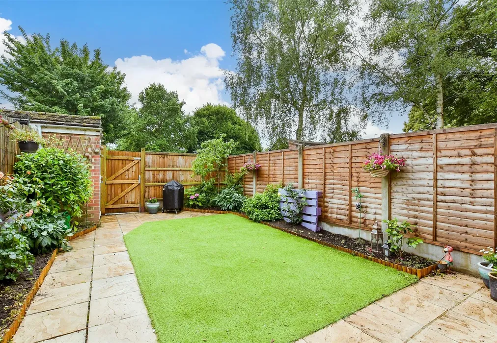 Rear Garden - Plumpton Walk, Maidstone, Kent - Wards of Kent