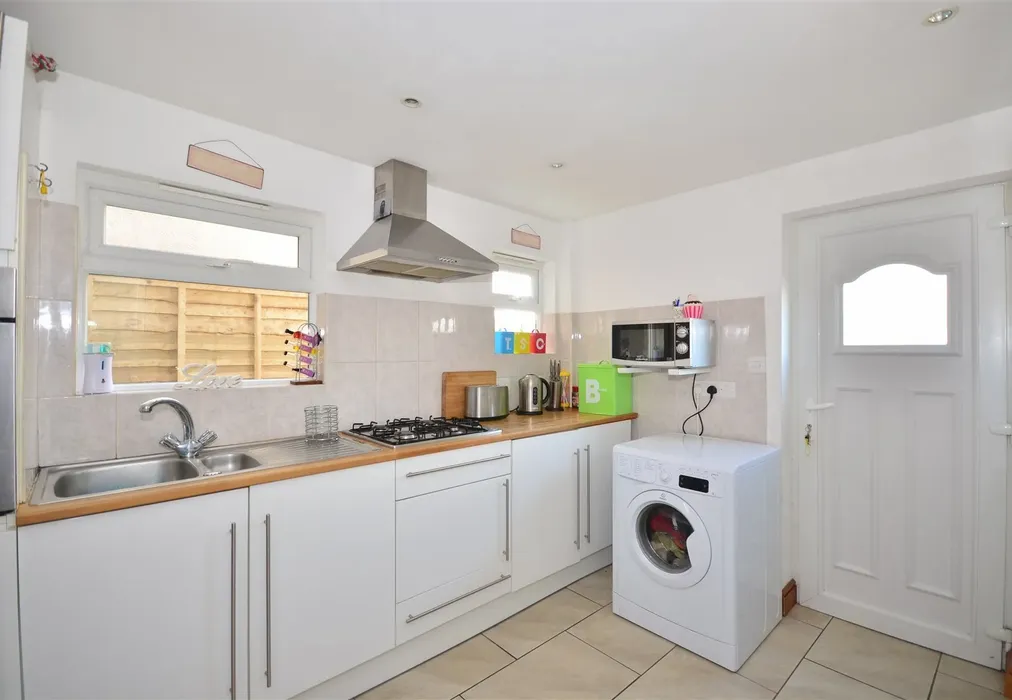 Kitchen - Tennyson Road, Freshwater, Isle of Wight - Wards of Kent
