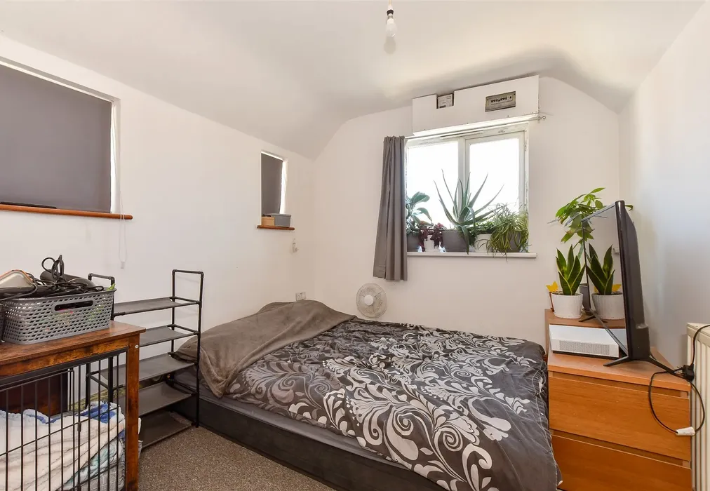 Bedroom 3 - Tennyson Road, Freshwater, Isle of Wight - Wards of Kent