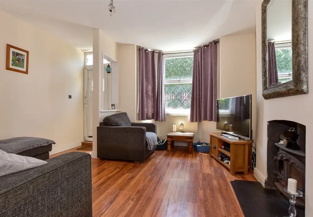 Lounge - Tennyson Road, Freshwater, Isle of Wight - Wards of Kent