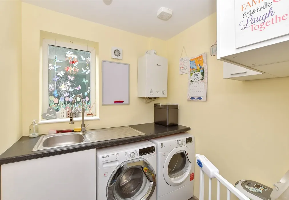 Utility Room - The Ridge, Kennington, Ashford, Kent - Wards of Kent