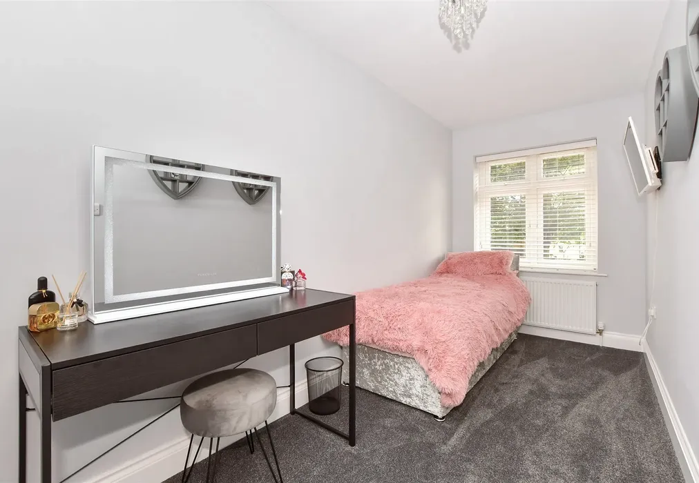 Bedroom 3 - The Ridge, Kennington, Ashford, Kent - Wards of Kent