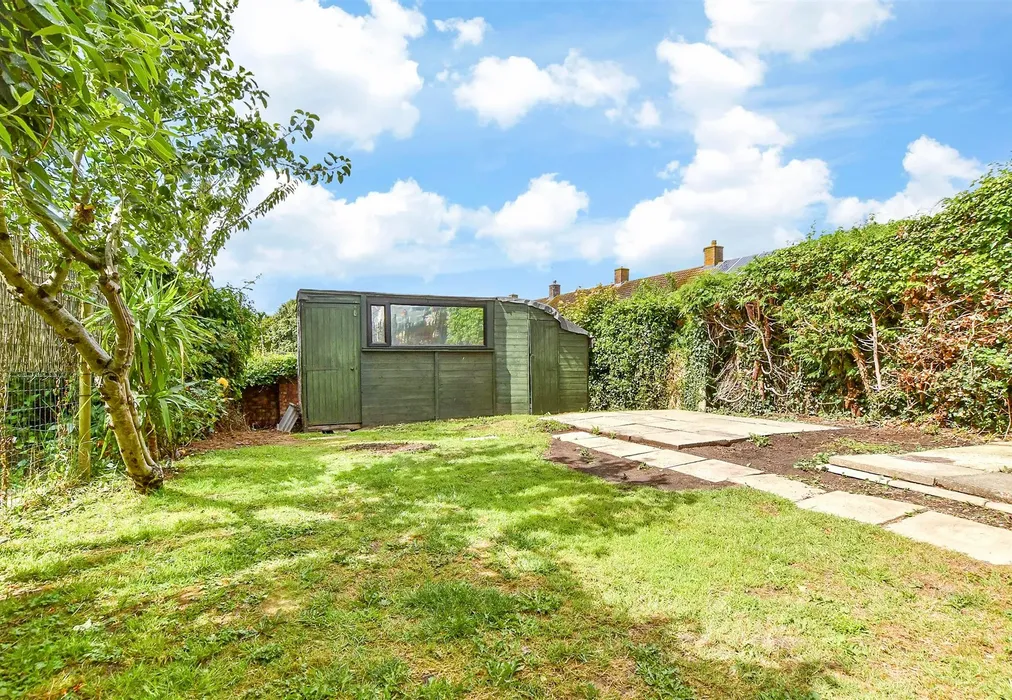 Rear Garden - The Ridge, Kennington, Ashford, Kent - Wards of Kent