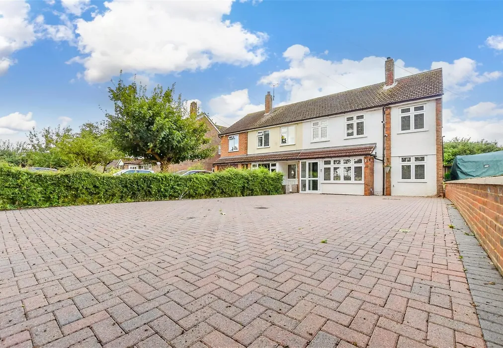 Driveway/Parking - The Ridge, Kennington, Ashford, Kent - Wards of Kent