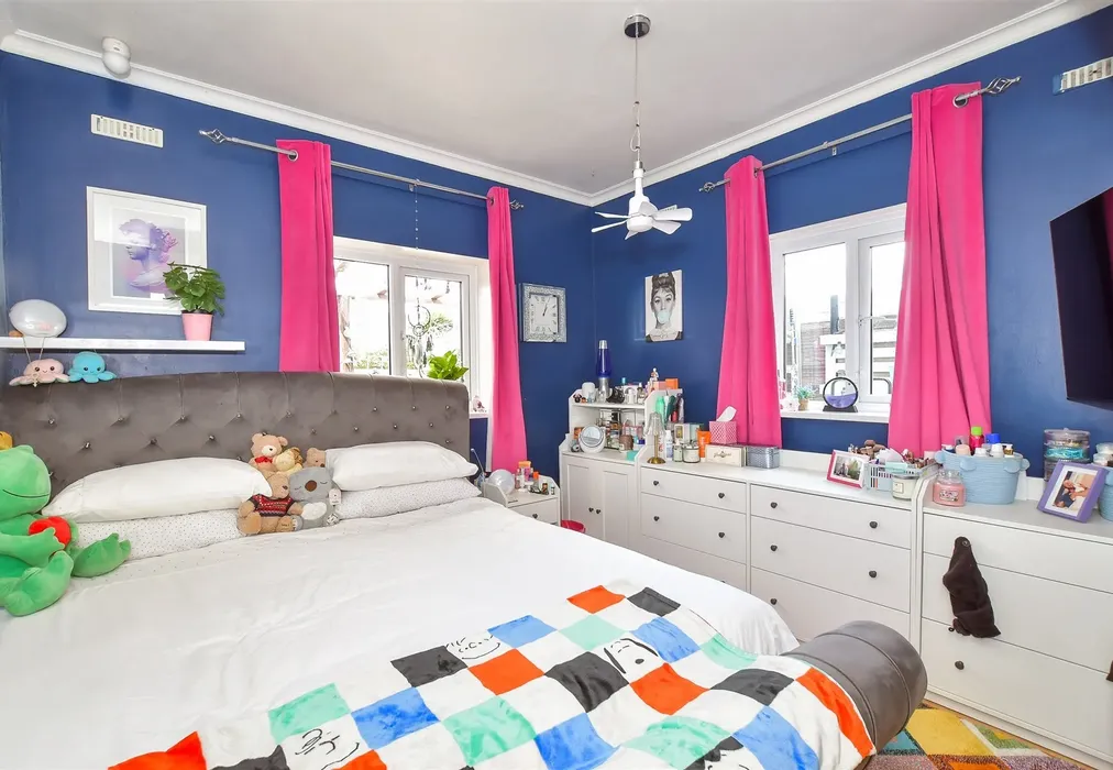 Bedroom 1 - Twyford Avenue, Stamshaw, Portsmouth, Hampshire - Wards of Kent