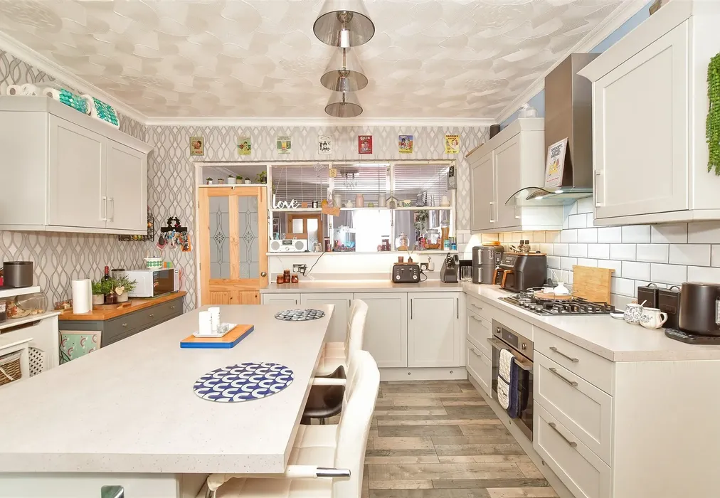 Kitchen - Twyford Avenue, Stamshaw, Portsmouth, Hampshire - Wards of Kent