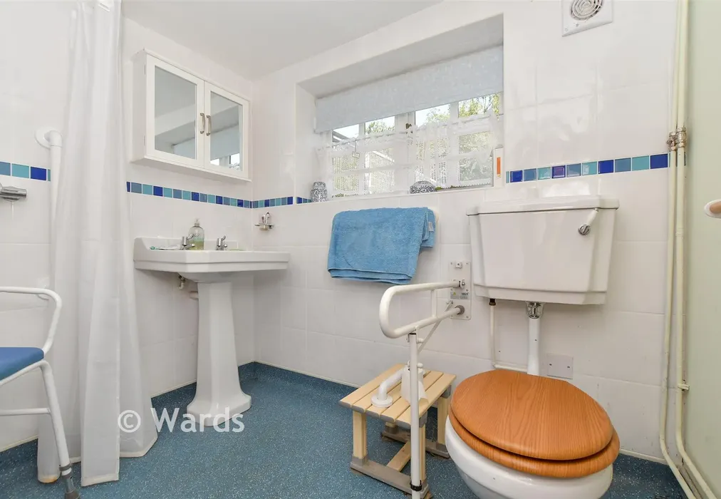 Wet Room - Smallhythe Road, Tenterden, Kent - Wards of Kent