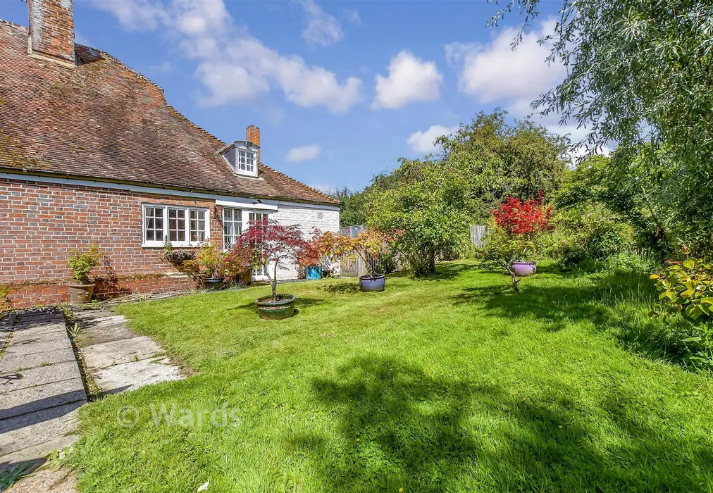 Side Garden - Smallhythe Road, Tenterden, Kent - Wards of Kent