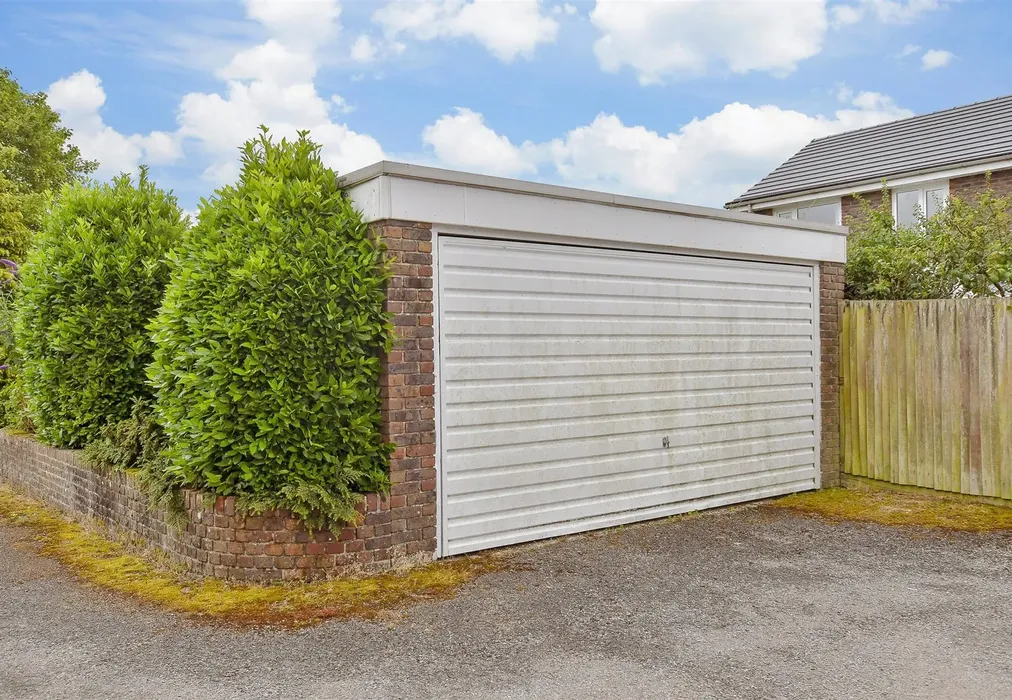 Garage - Maplehurst Road, Chichester, West Sussex - Wards of Kent