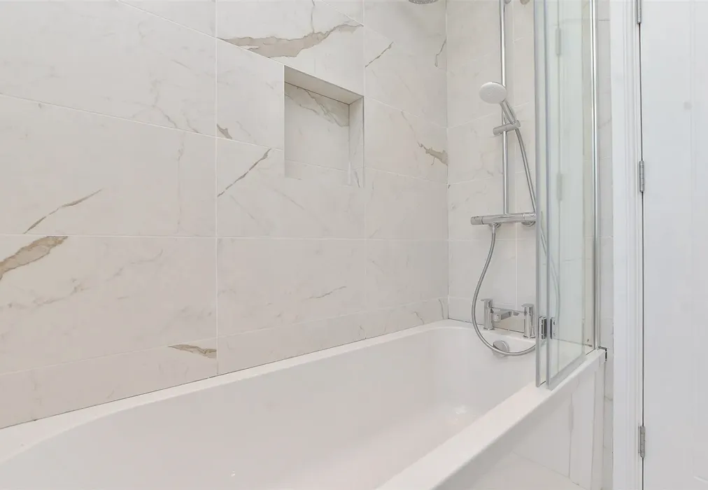 Internal Lifestyle Bathroom - Blossom Way, Dion Carshalton, Carshalton, Surrey - Wards of Kent