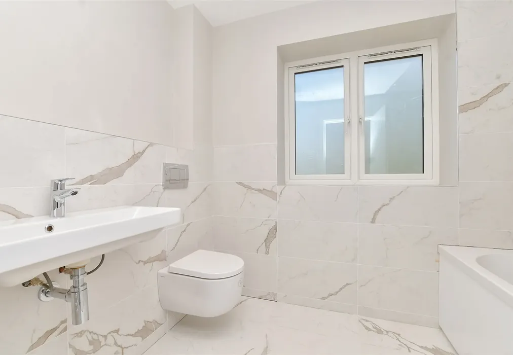 Bathroom - Blossom Way, Dion Carshalton, Carshalton, Surrey - Wards of Kent