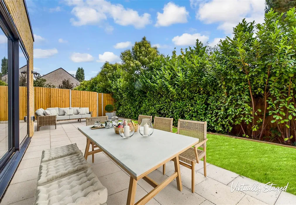 Garden Staged - Blossom Way, Dion Carshalton, Carshalton, Surrey - Wards of Kent