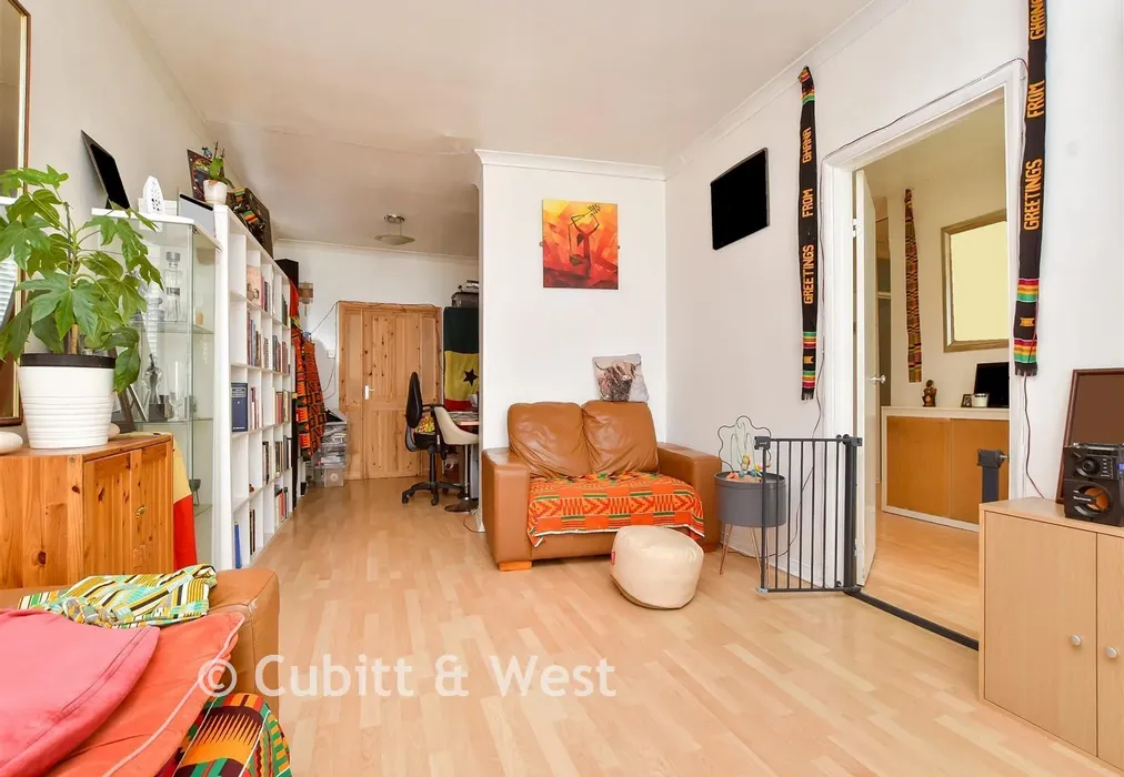 Lounge - Greenhill Avenue, Caterham, Surrey - Wards of Kent