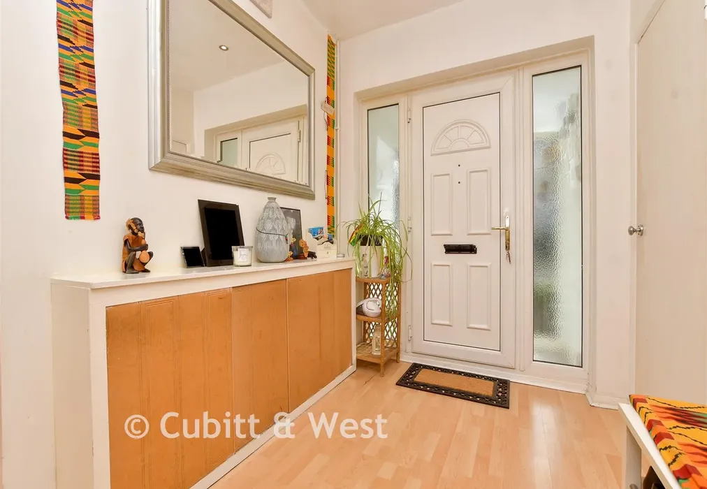 Entrance Hall - Greenhill Avenue, Caterham, Surrey - Wards of Kent