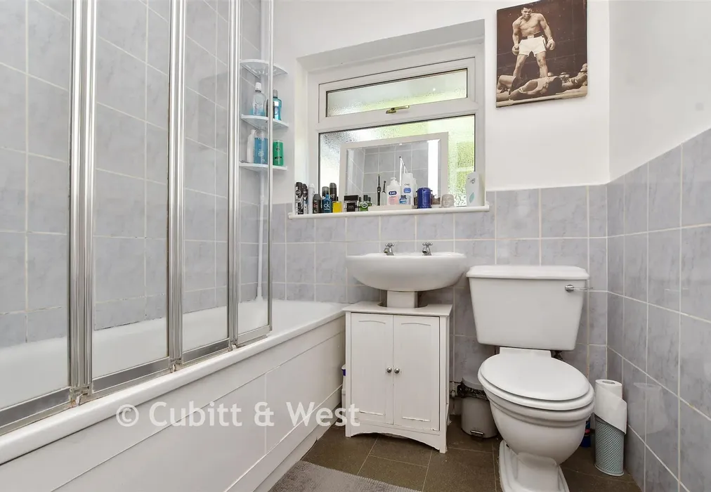 Bathroom - Greenhill Avenue, Caterham, Surrey - Wards of Kent