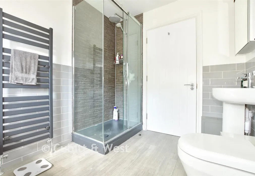 Bathroom - Welland Close, Crowborough, East Sussex - Wards of Kent