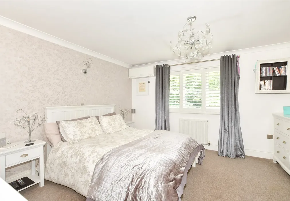Bedroom 1 - Welland Close, Crowborough, East Sussex - Wards of Kent