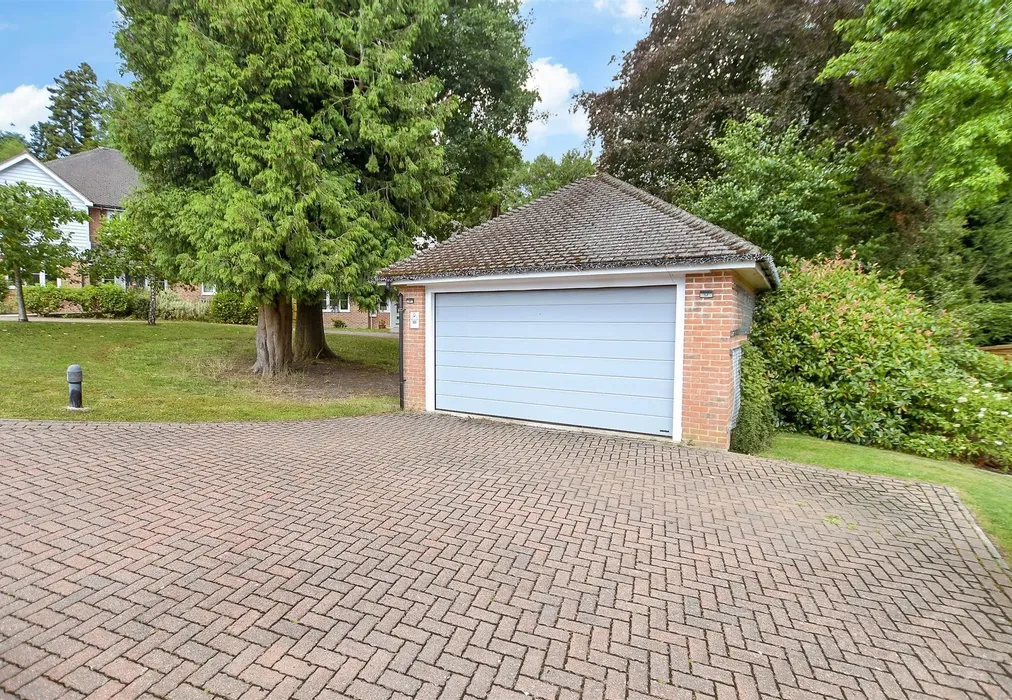 Garage - Welland Close, Crowborough, East Sussex - Wards of Kent