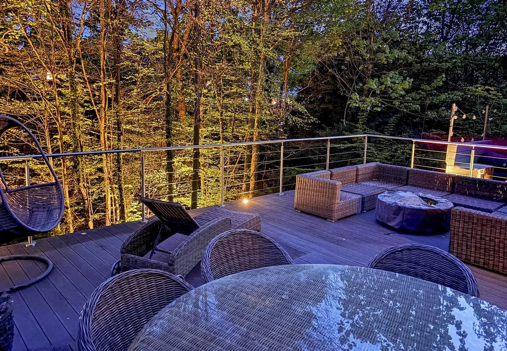 Decking - Welland Close, Crowborough, East Sussex - Wards of Kent