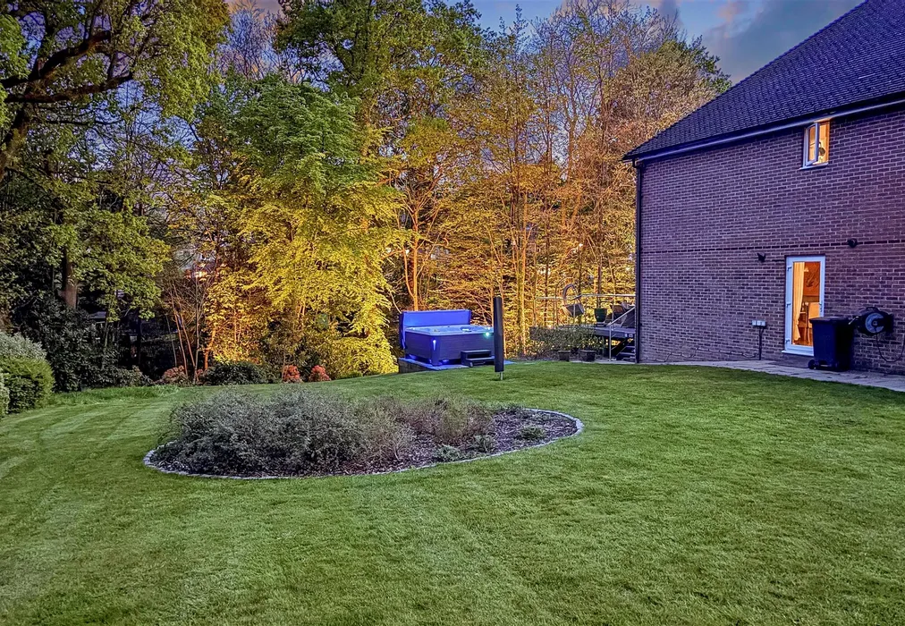 Garden - Welland Close, Crowborough, East Sussex - Wards of Kent
