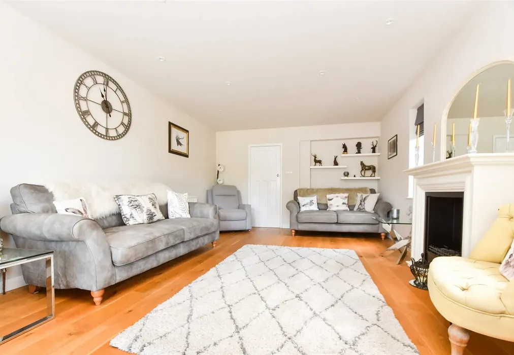 Lounge - Crawley Down Road, Felbridge, West Sussex - Wards of Kent