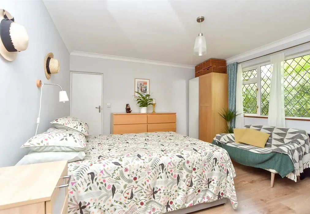 Bedroom 1 - The Street, Borden, Sittingbourne, Kent - Wards of Kent