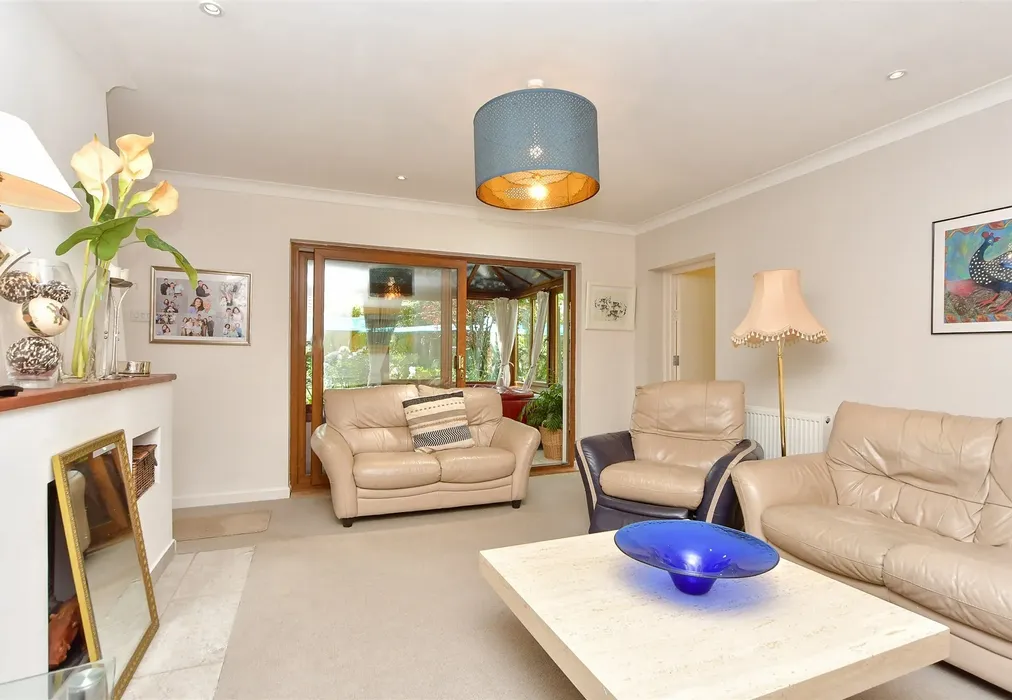 Lounge - The Street, Borden, Sittingbourne, Kent - Wards of Kent