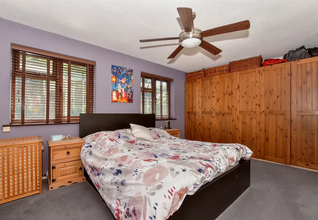 Bedroom 1 - Grassmere, Leybourne, West Malling, Kent - Wards of Kent