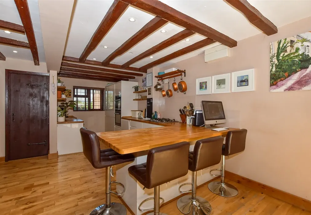 Kitchen - Grassmere, Leybourne, West Malling, Kent - Wards of Kent
