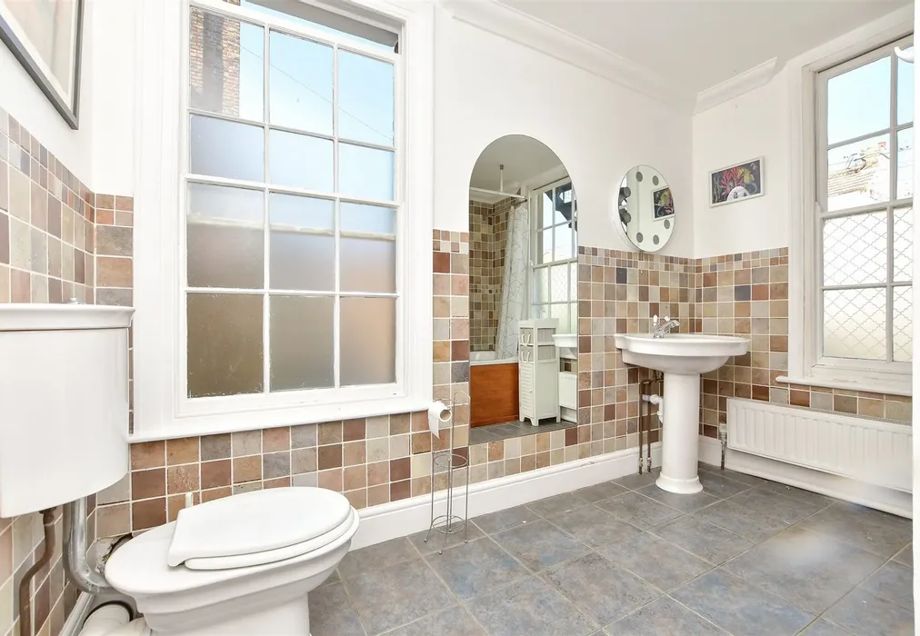 Bathroom - Paragon, Ramsgate, Kent - Wards of Kent
