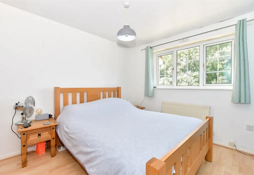 Bedroom 1 - Farnhurst Road, Barnham, West Sussex - Wards of Kent
