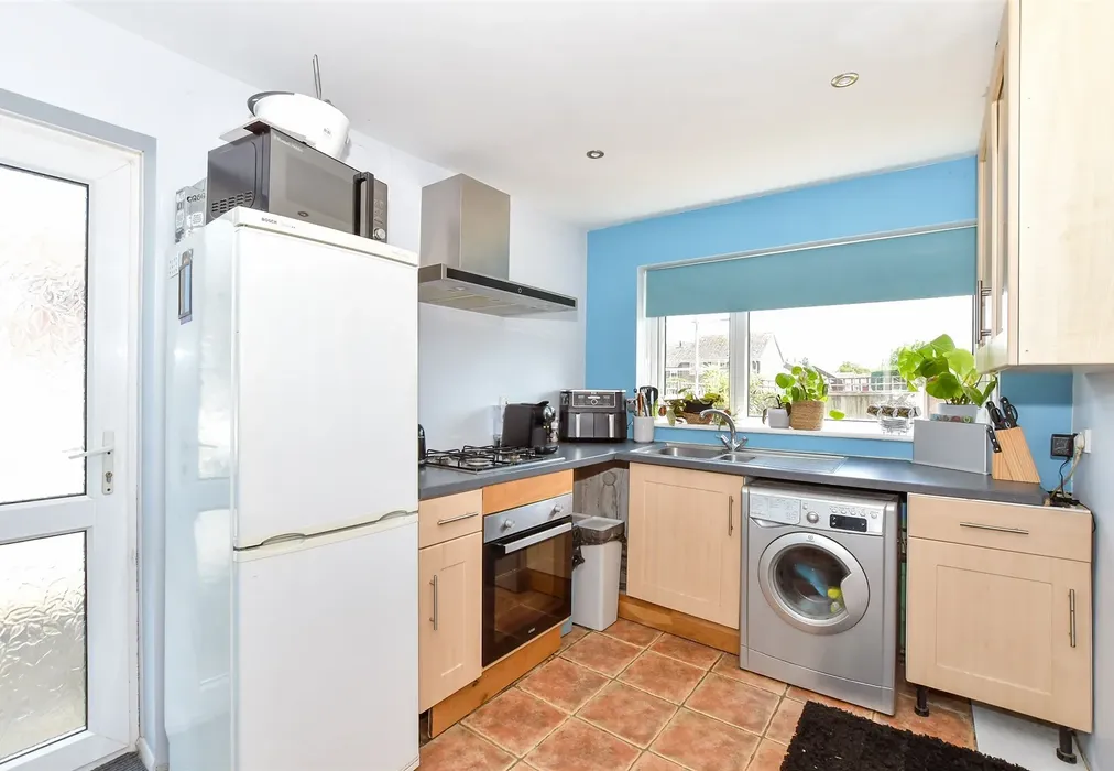 Kitchen - Farnhurst Road, Barnham, West Sussex - Wards of Kent