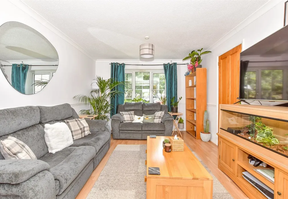 Lounge - Farnhurst Road, Barnham, West Sussex - Wards of Kent