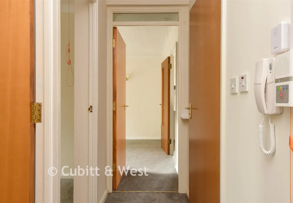 Hallway - Victoria Road, Horley, Surrey - Wards of Kent