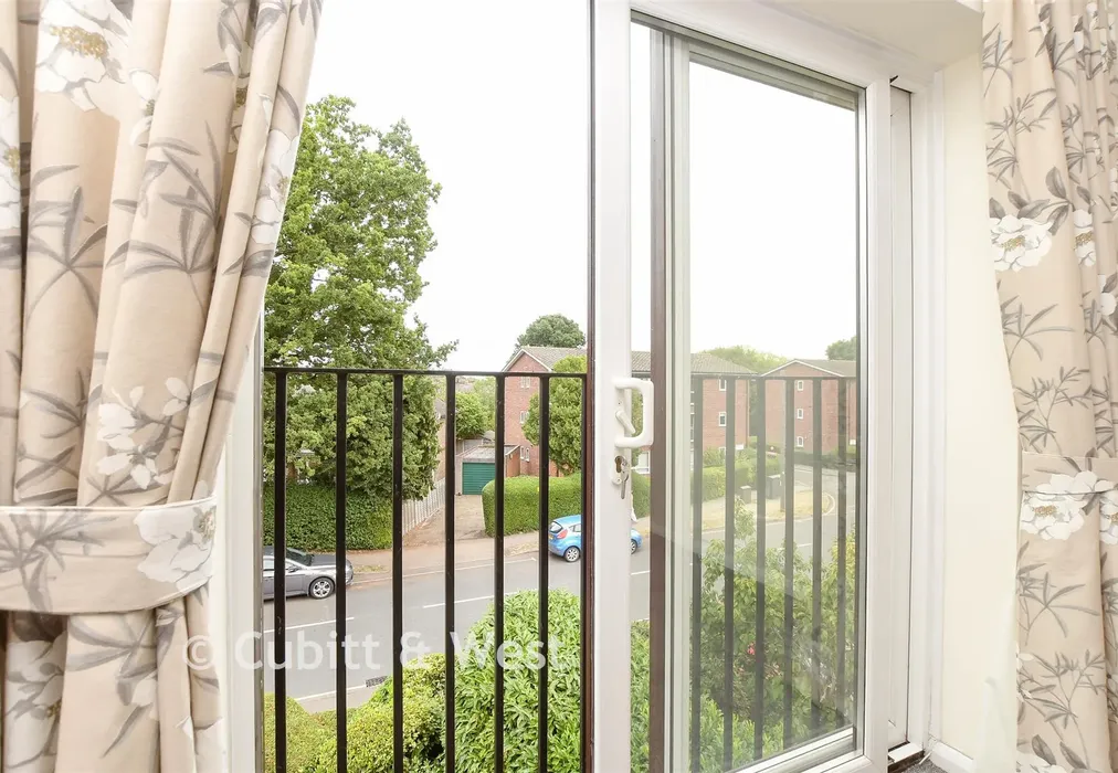 Internal Lifestyle Photograph - Victoria Road, Horley, Surrey - Wards of Kent