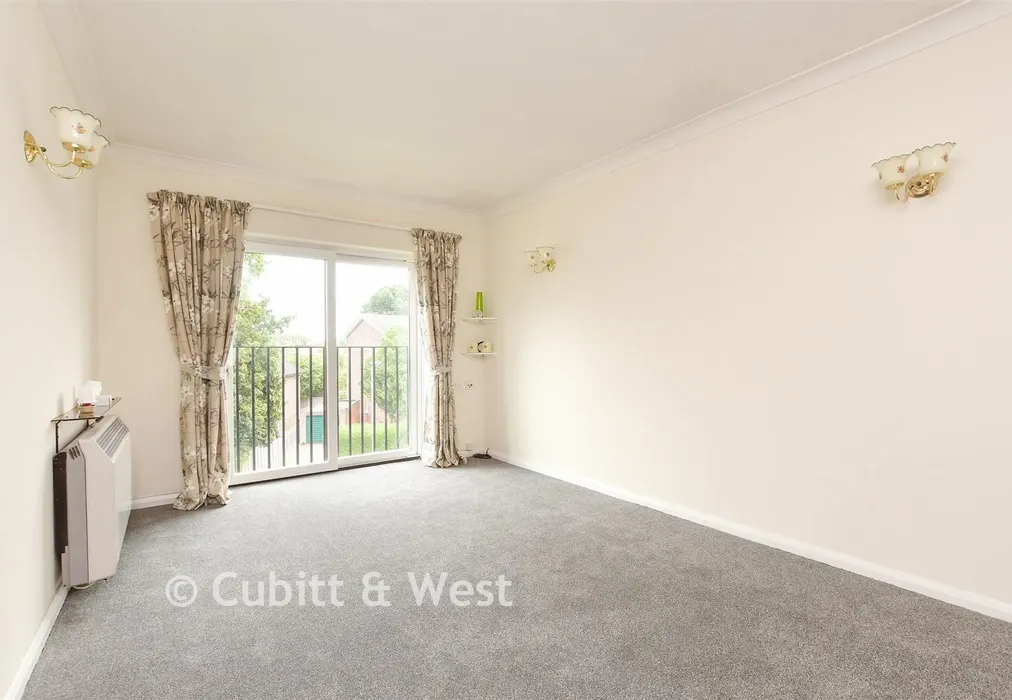 Lounge/Diner - Victoria Road, Horley, Surrey - Wards of Kent