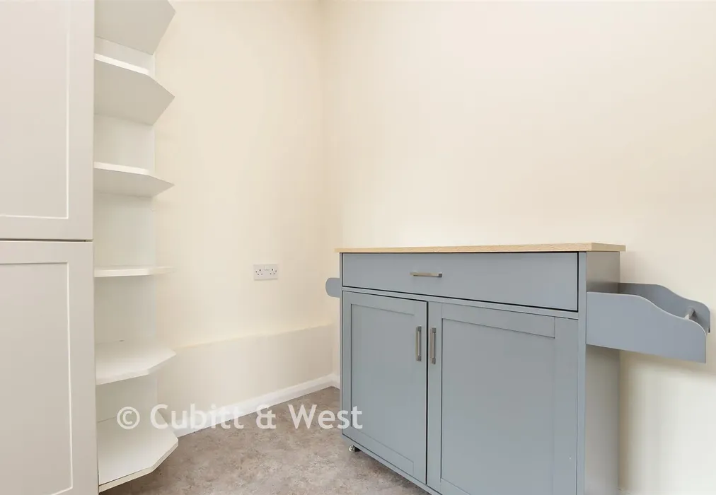 Kitchen - Victoria Road, Horley, Surrey - Wards of Kent