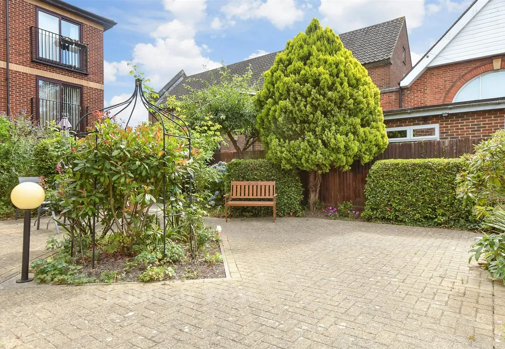 Communal Gardens - Victoria Road, Horley, Surrey - Wards of Kent