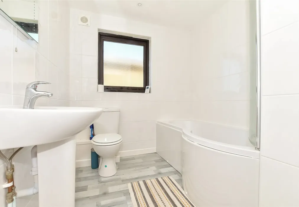 Bathroom - Dungeness Road, Dungeness, Kent - Wards of Kent