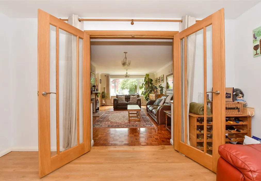 Internal Lifestyle Photograph - Park Farm Close, Shadoxhurst, Ashford, Kent - Wards of Kent
