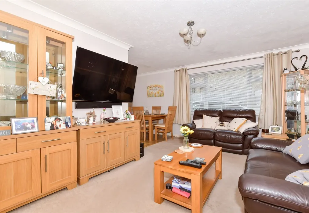 Lounge/Diner - Beauworth Park, Maidstone, Kent - Wards of Kent