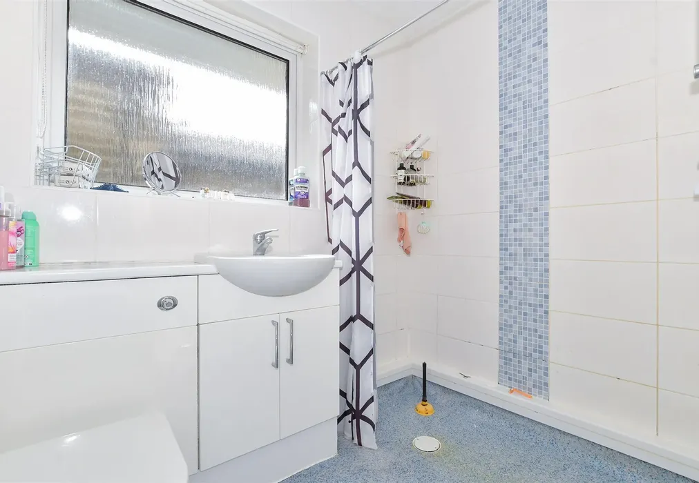 Wet Room - Beauworth Park, Maidstone, Kent - Wards of Kent