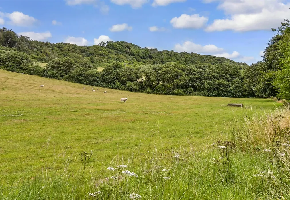 Surrounding Area - Manor Road, Maxton, Dover, Kent - Wards of Kent