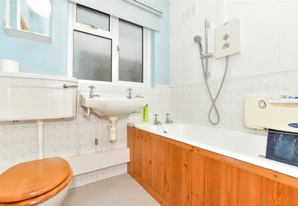 Bathroom - Marden Road, Staplehurst, Tonbridge, Kent - Wards of Kent