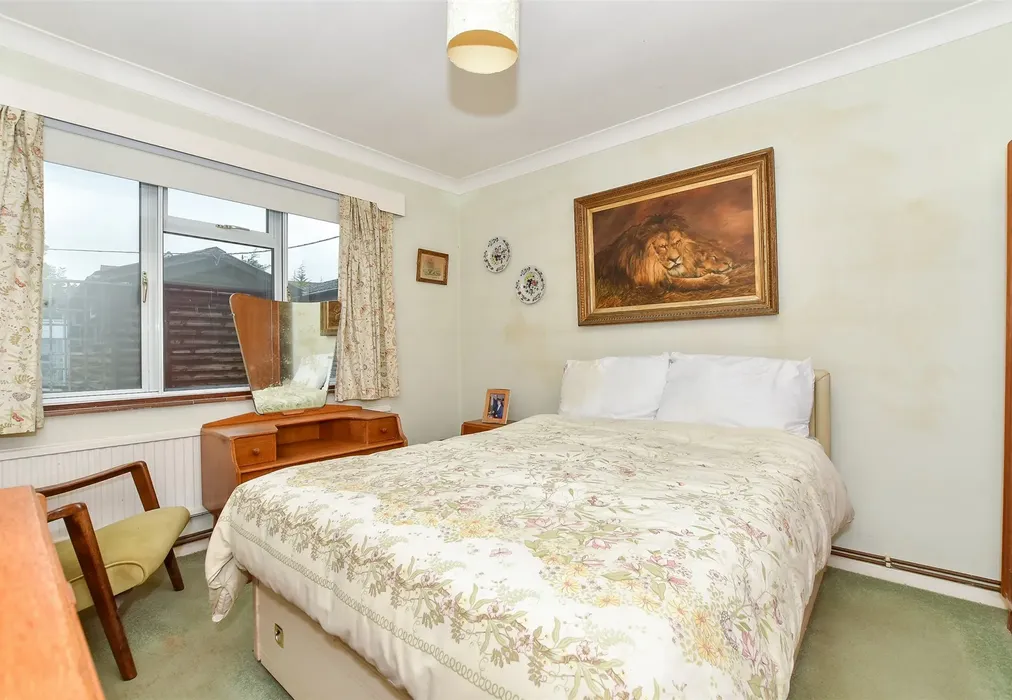 Bedroom 1 - Marden Road, Staplehurst, Tonbridge, Kent - Wards of Kent