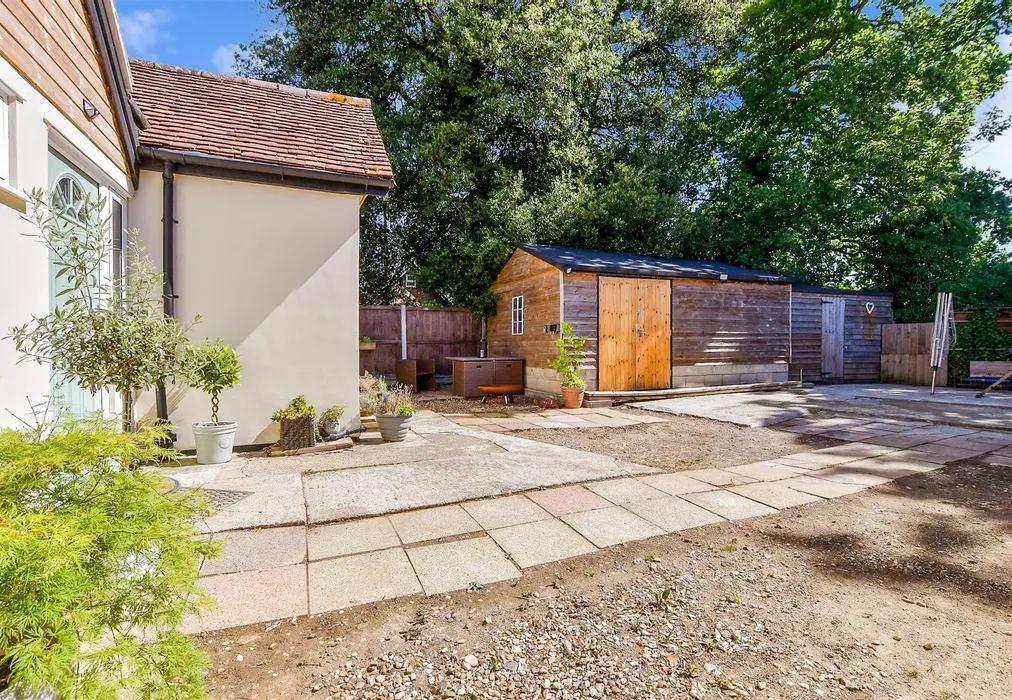 Front Garden - Bullockstone Road, Herne Bay, Kent - Wards of Kent